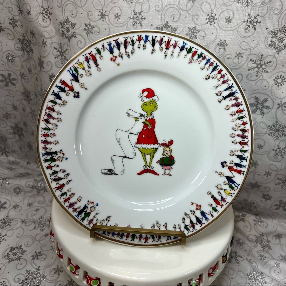 The Grinch Who Stole Christmas CIndy Lou Who & Whoville 8 Piece Dining Set - Picture 5 of 13